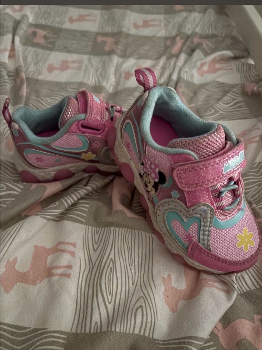 Disney Girls Pink Minnie Mouse Heart Light-Up Sneakers